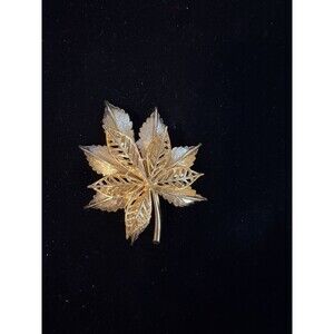 Vintage Gold Tone Leaf Brooch Textured & Filigree 3D Design Autumn Jewelry